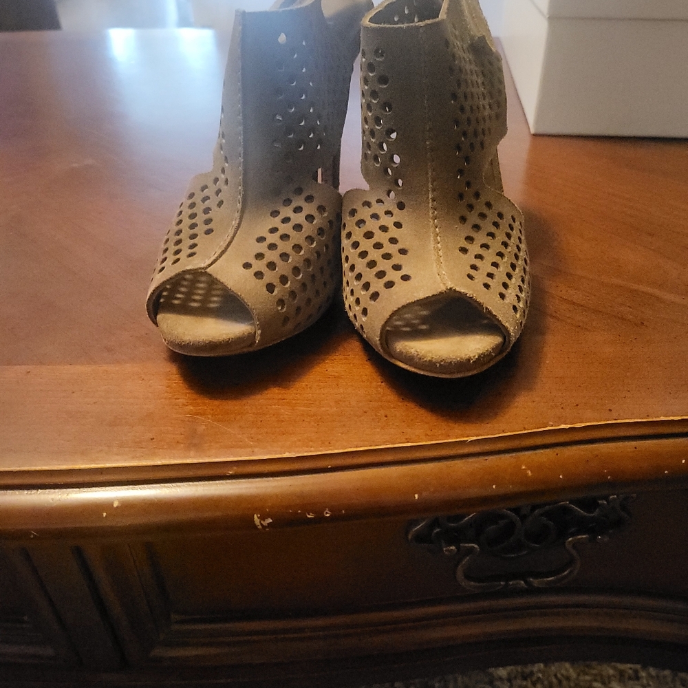 Pedro Garcia Heels